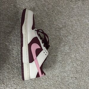 Women’s NIKEs || size 6.5